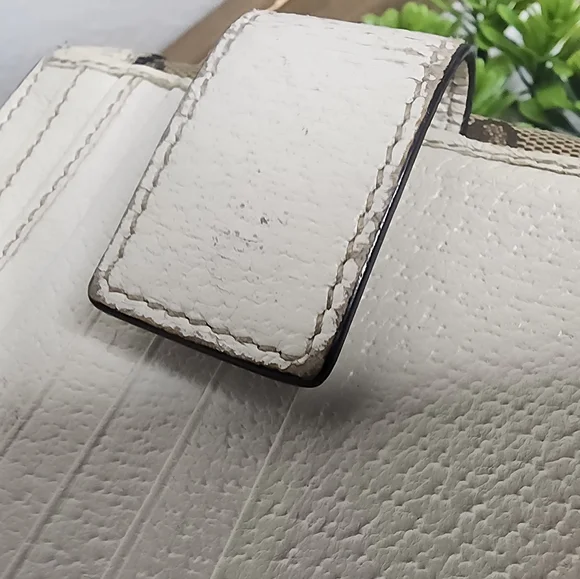 Gucci With COA Bifold Wallet - Picture 9 of 12